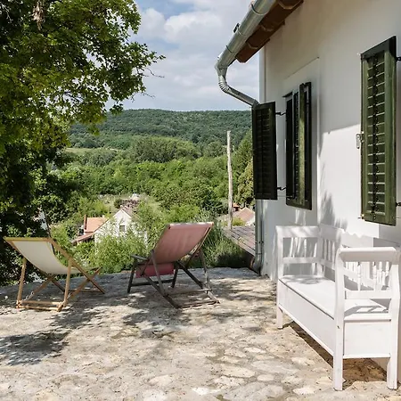 Case de vacanță Henye Homes
