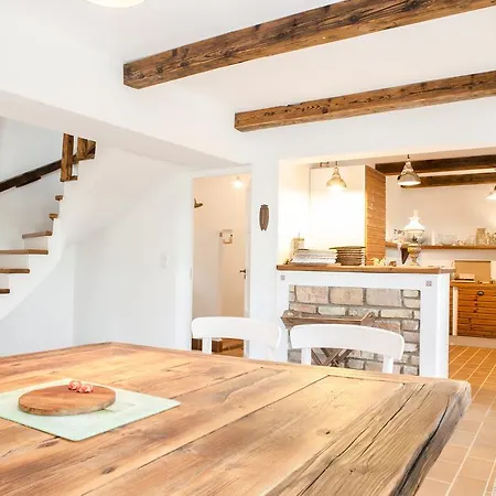 בית נופש Henye Homes