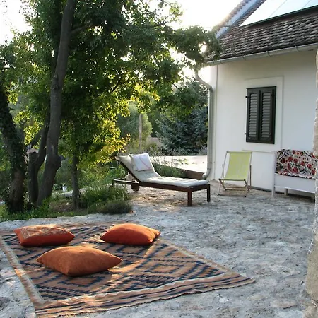 בית נופש Henye Homes Balatonhenye