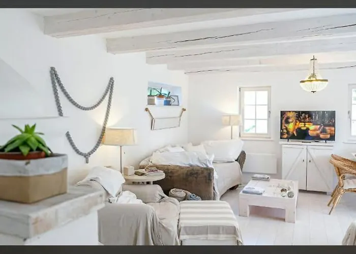 Semesterbostad Henye Homes *