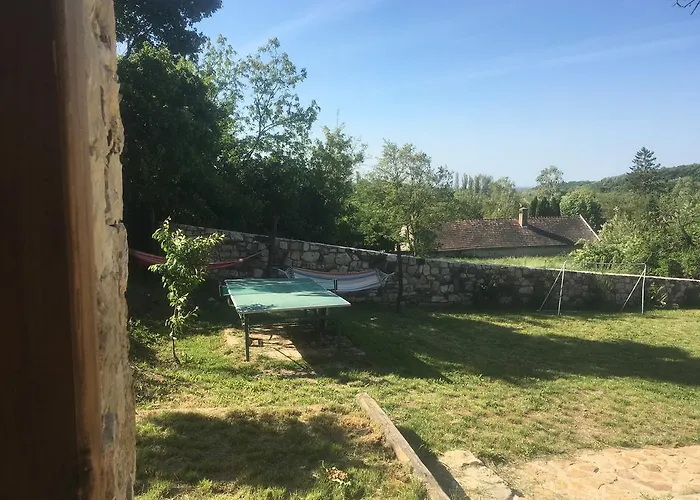 Semesterbostad Henye Homes *